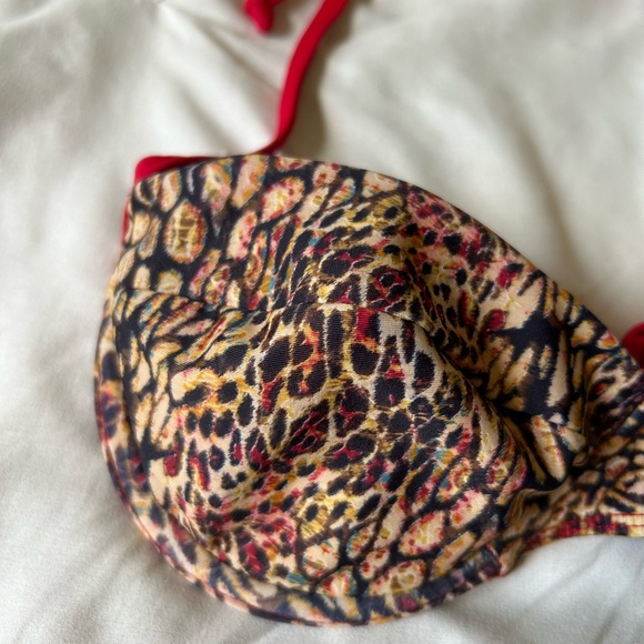 Animal print and red bikini - Picture 3 of 13